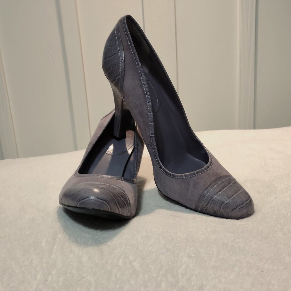 Nine West Easy Does It Pumps Light Purple with Faux Snakeskin Accent 9.5M